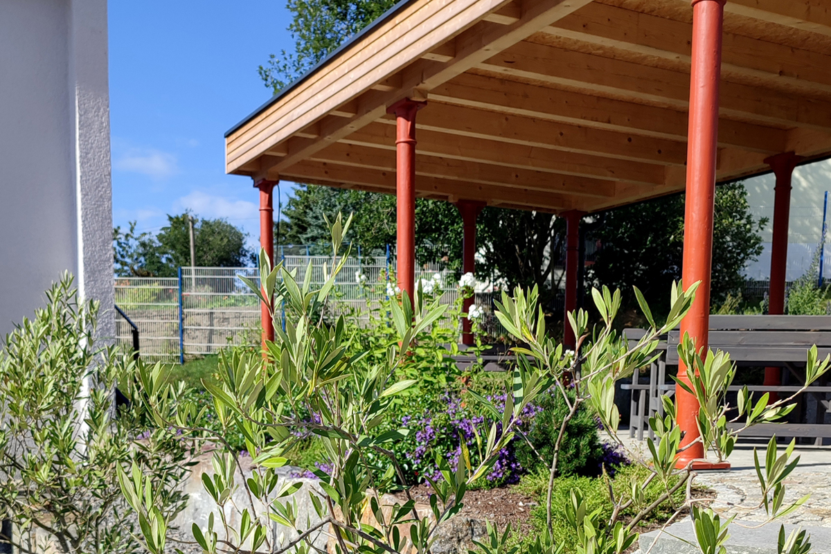 Nach vielen weiteren kleinen Arbeitsgängen erfreuen wir uns nun täglich dieses schönen Platzes …