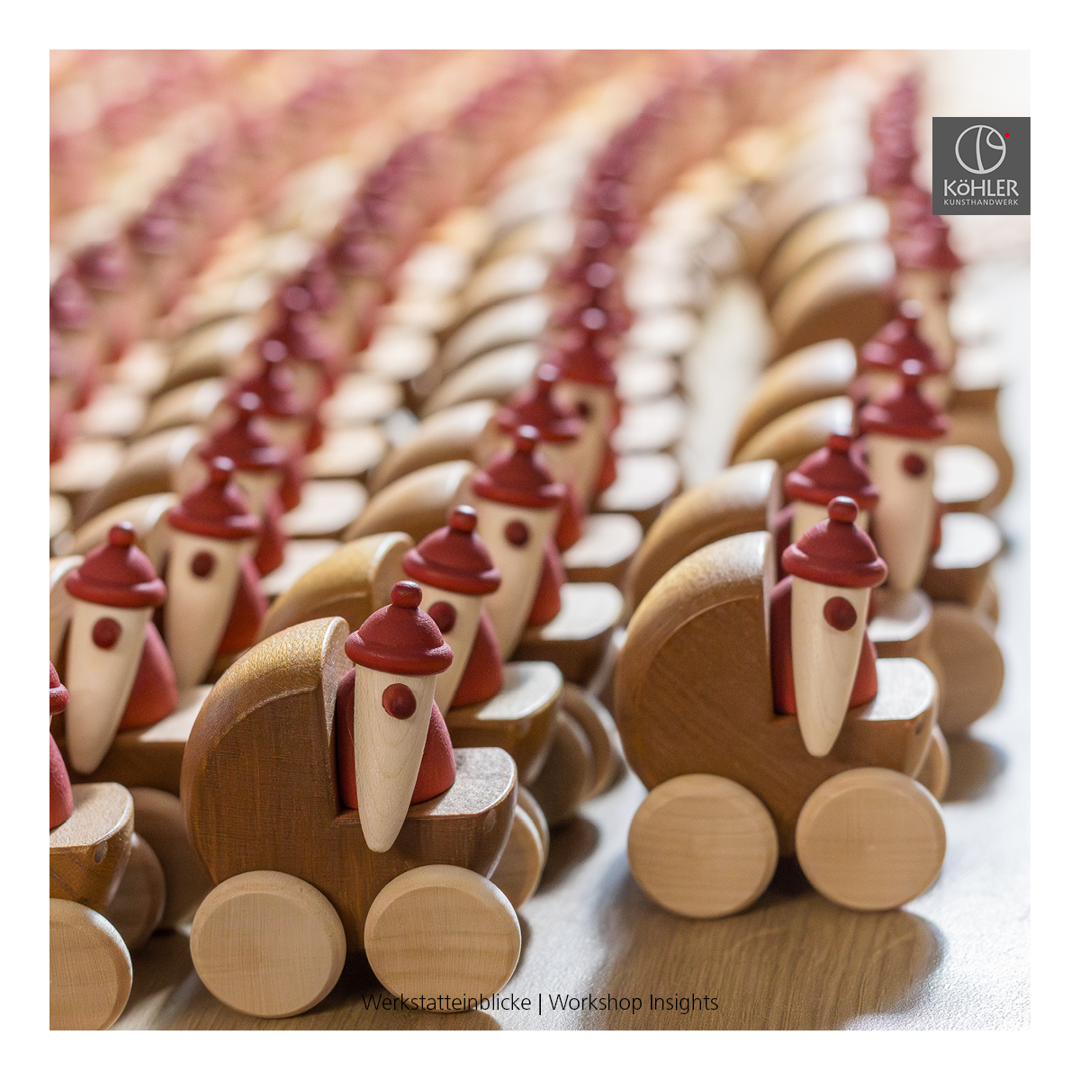 Weihnachtsmann mit Kinderwagen, klein