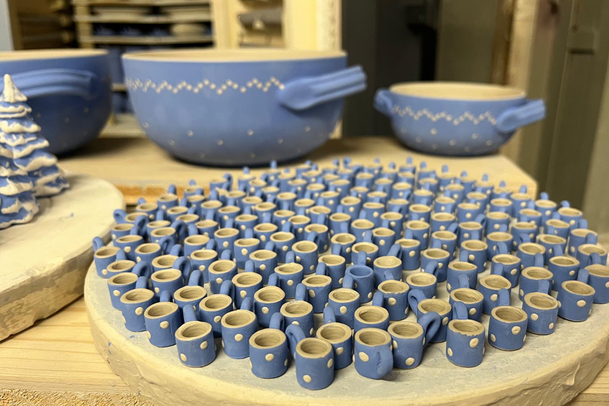 En miniature … für kleine Weihnachtsmänner mit Töpferbrett, die wir bei uns in Eppendorf für Bürgel fertigen dürfen.