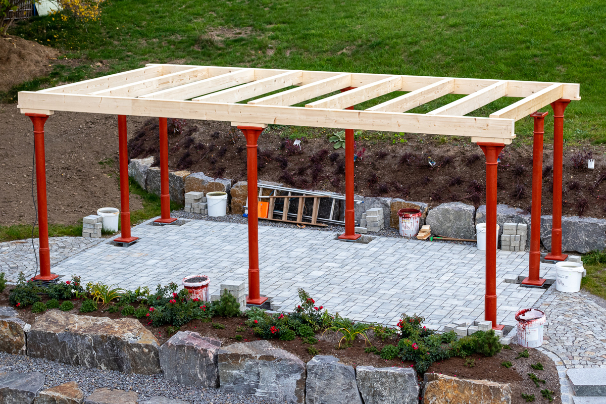 Das Dach ist gestellt.