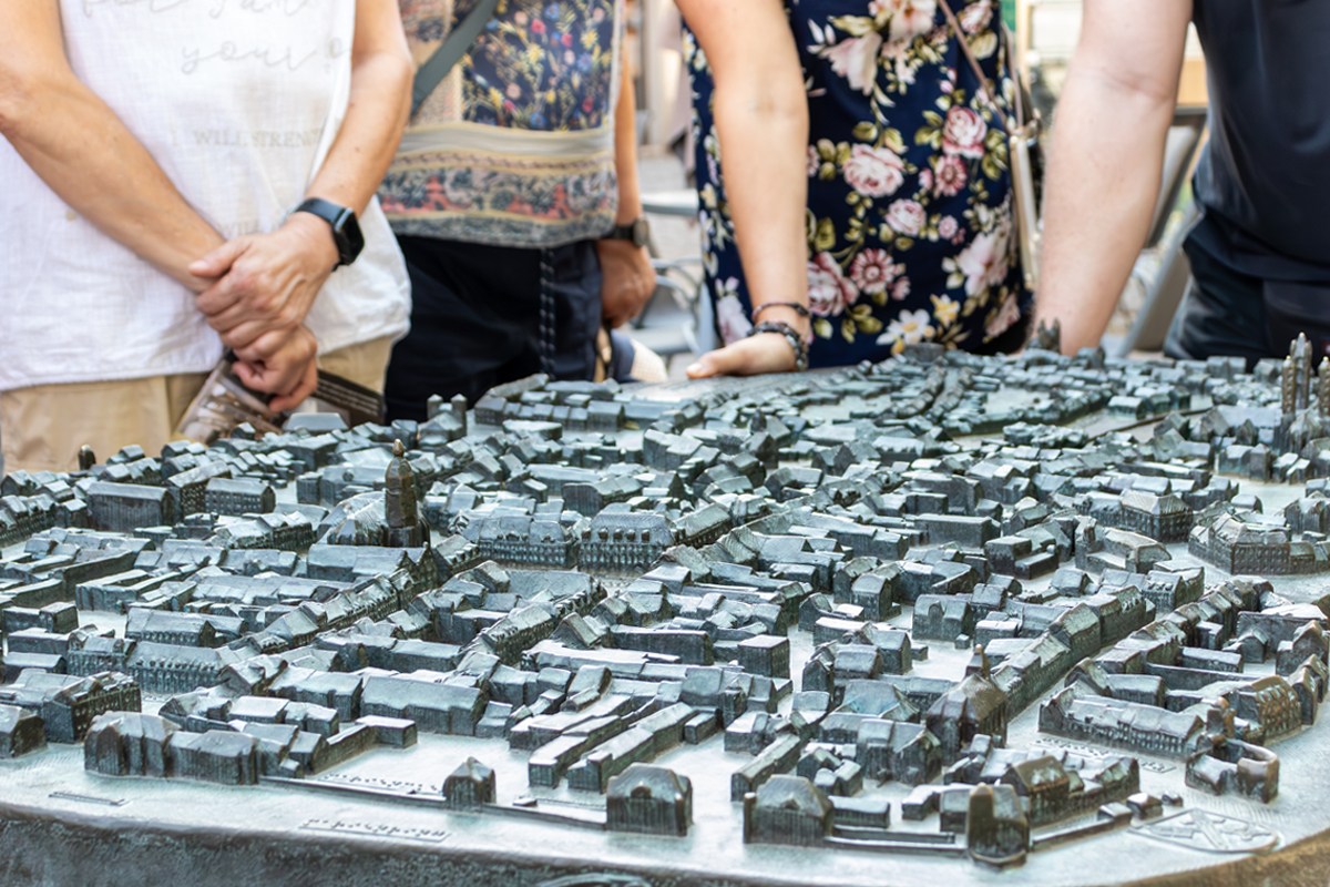 Am architektonischen Miniatur-Modell der Stadt machten wir kurzen Zwischenstop.