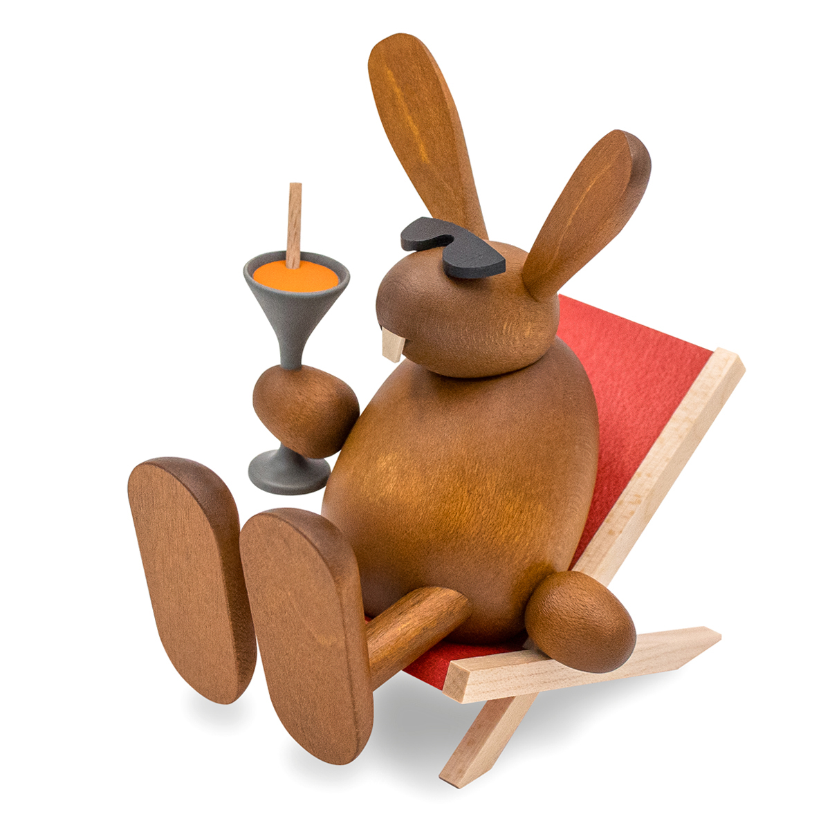 Osterhase mit Möhrensaft im Liegestuhl Osterhase mit Möhrensaft im Liegestuhl