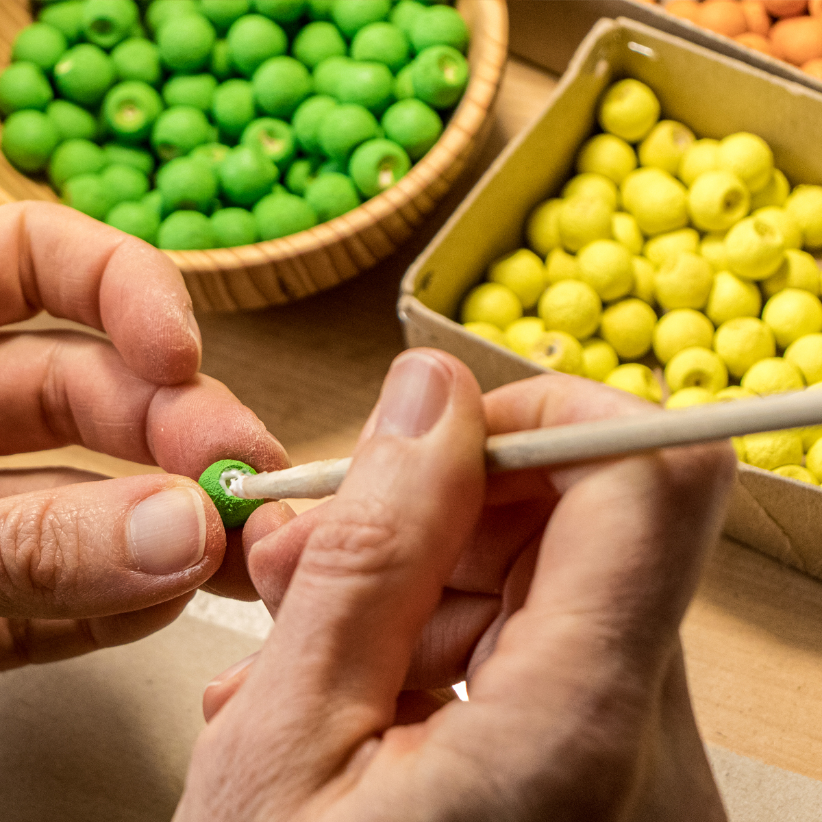 Nach dem Trocknen entstehen mit viel Fingerspitzengefühl ...